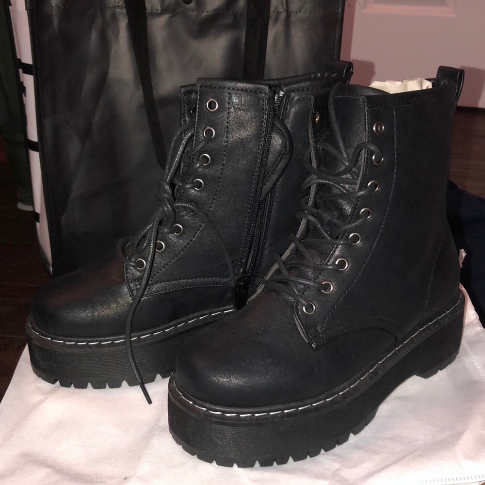 Mesa Black Chunky Boot woman’s 7